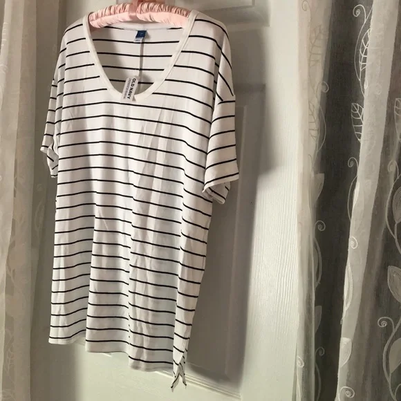 Old navy stripped oversized T shirt - Picture 4 of 4